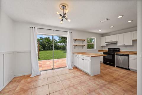 143 Bobwhite Road, Royal Palm Beach FL - photo 13 of 40