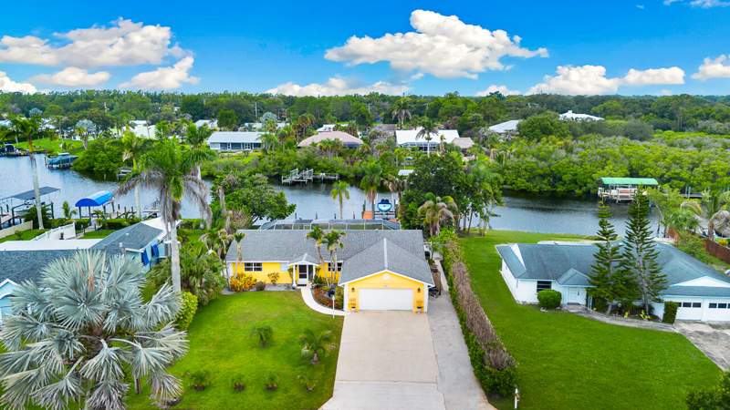 3 bedroom Single Family Residence at 622 SW Pine Tree Lane, Hidden River Unrecorded, Palm City — photo 2