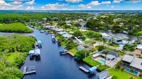 622 SW Pine Tree Lane, Palm City FL - photo 10 of 52