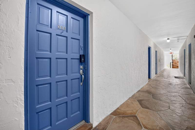 1 bedroom Condominium at 6001 N Falls Circle Drive #306, Falls Of Inverrary, Lauderhill — photo 2
