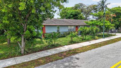 310 SE 8th Street, Delray Beach FL - photo 21 of 37