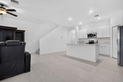 4168 Lagoon Shore Drive, Lake Worth FL - photo 11 of 32