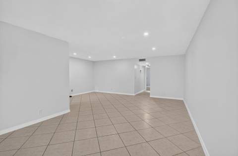 5073 Lakefront Boulevard #C, Delray Beach FL - photo 9 of 33