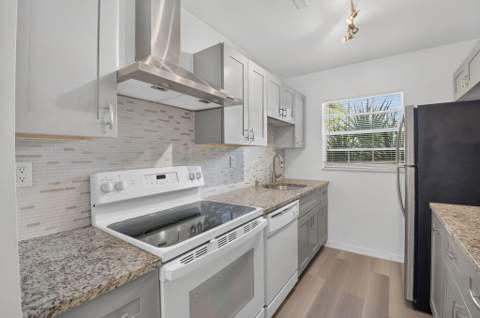5073 Lakefront Boulevard #C, Delray Beach FL - photo 13 of 33