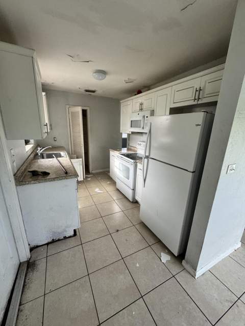 243 NE 39th Court, Deerfield Beach FL - photo 6 of 9