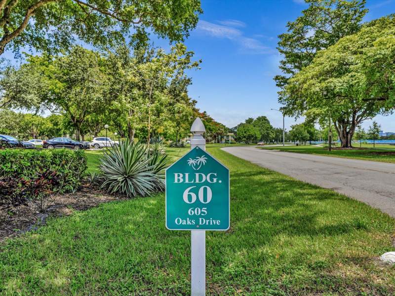 3 bedroom Condominium at 605 Oaks Drive #810, No 60 Palm-Aire Country Club, Pompano Beach — photo 4