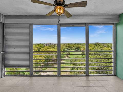 605 Oaks Drive #810, Pompano Beach FL - photo 24 of 52