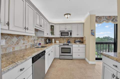 1761 SE Bridgewood Drive, Boca Raton FL - photo 7 of 73