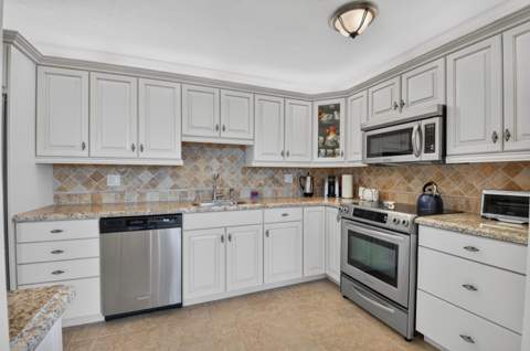 1761 SE Bridgewood Drive, Boca Raton FL - photo 8 of 73