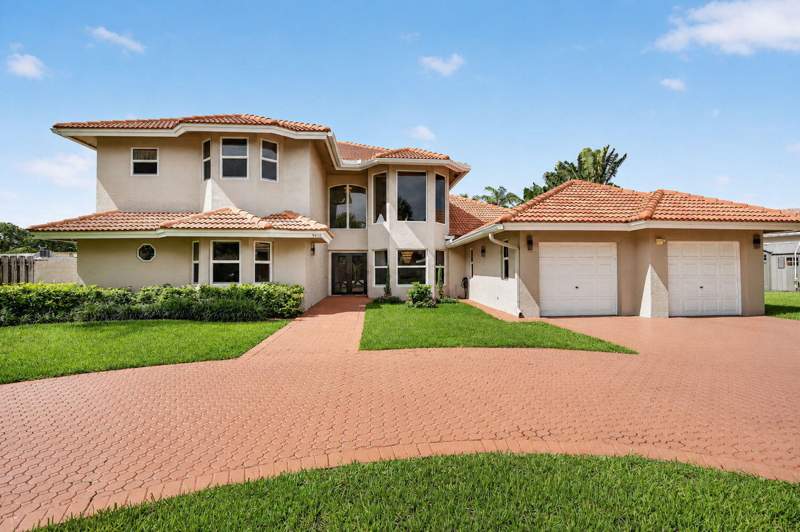 5 bedroom Single Family Residence at 9410 Sea Turtle Manor, Jacaranda Country Club West, Plantation — photo 4