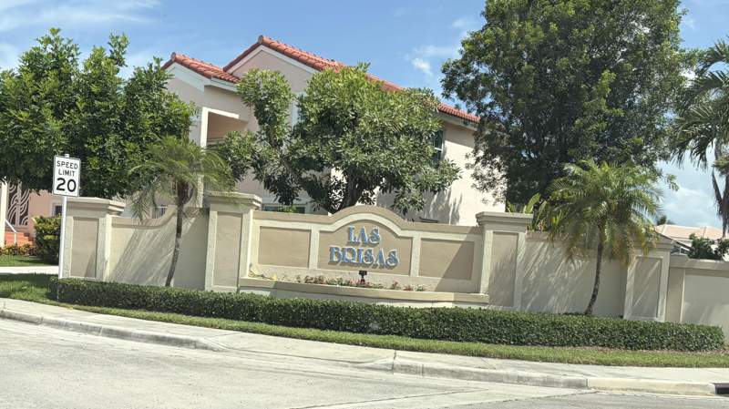 4 bedroom Single Family Residence at 3130 Sunset Circle, Coral Bay, Margate — photo 4