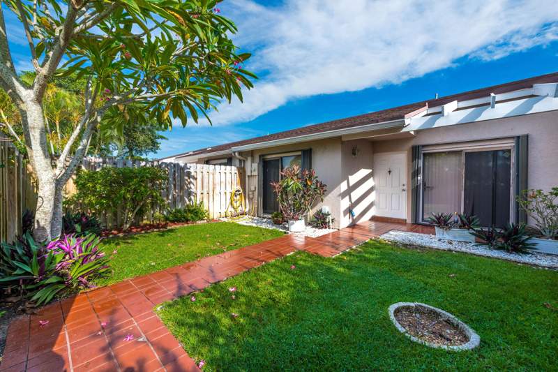 2 bedroom Villa at 1013 NW 53rd Street, The Lakes, Deerfield Beach — photo 2