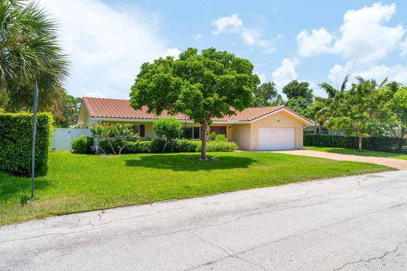 4 bedroom Single Family Residence at 1000 NW 5th Street, Lake Floresta Park, Boca Raton — photo 3