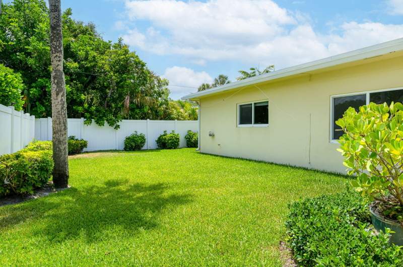4 bedroom Single Family Residence at 1000 NW 5th Street, Lake Floresta Park, Boca Raton — photo 4