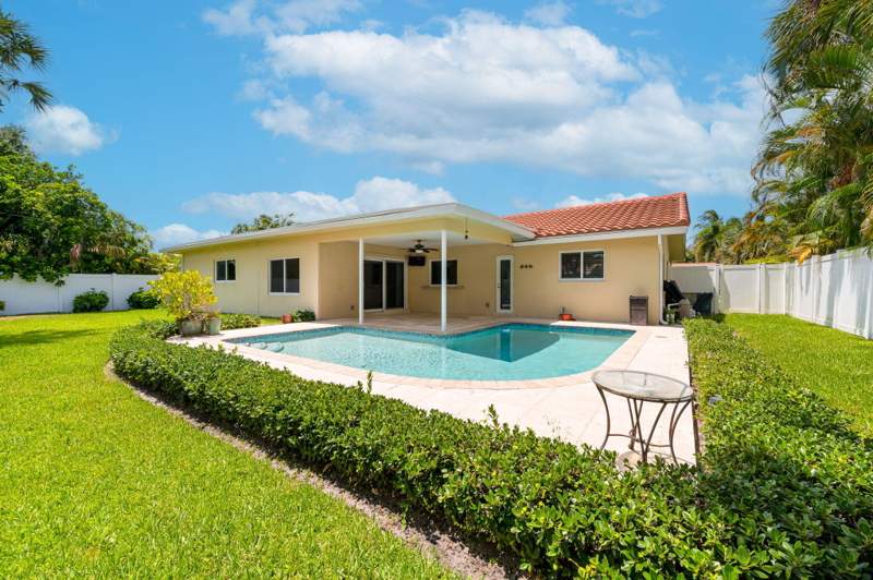4 bedroom Single Family Residence at 1000 NW 5th Street, Lake Floresta Park, Boca Raton — photo 5