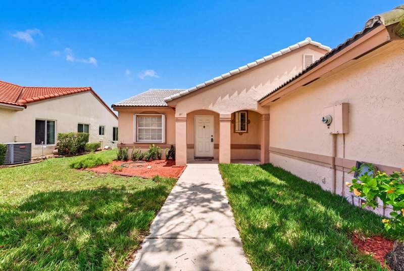 3 bedroom Single Family Residence at 18871 NW 2nd Street, Chapel Oaks, Pembroke Pines — photo 3