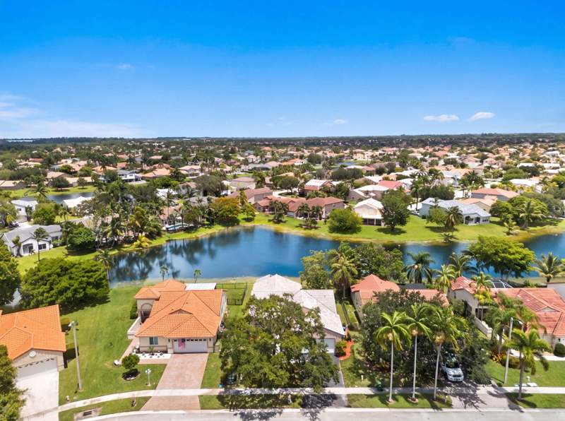 3 bedroom Single Family Residence at 18871 NW 2nd Street, Chapel Oaks, Pembroke Pines — photo 4