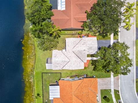 18871 NW 2nd Street, Pembroke Pines FL - photo 6 of 30