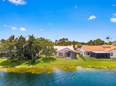 18871 NW 2nd Street, Pembroke Pines FL - photo 8 of 30