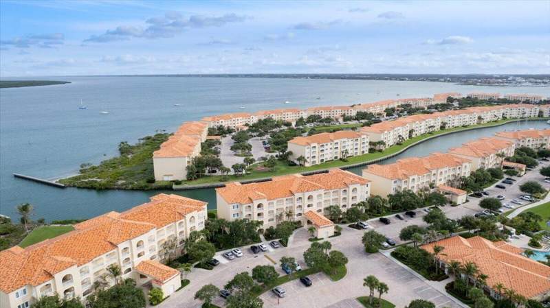 2 bedroom Condominium at 5 Harbour Isle Drive #103 Garage option, Harbour Isle At Hutchinson Island, Fort Pierce — photo 5