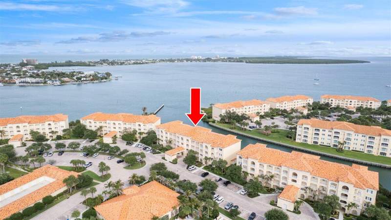 2 bedroom Condominium at 5 Harbour Isle Drive #103 Garage option, Harbour Isle At Hutchinson Island, Fort Pierce — photo 2