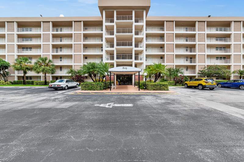 1 bedroom Condominium at 2851 S Palm Aire Drive #405, No 30 Palm-Aire Country Club, Pompano Beach — photo 2