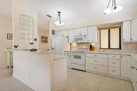 21612 Casa Monte Court, Boca Raton FL - photo 10 of 37