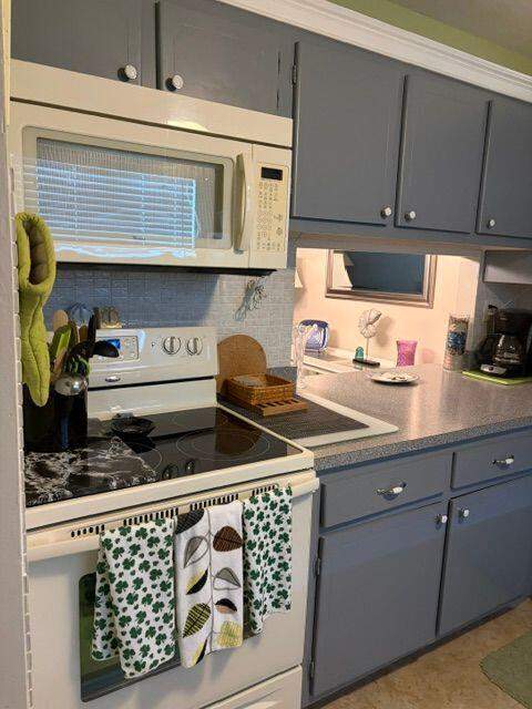 2 bedroom Condominium at 2811 S Garden Drive #308, Lake Clarke Gardens Condo 25, Palm Springs — photo 5