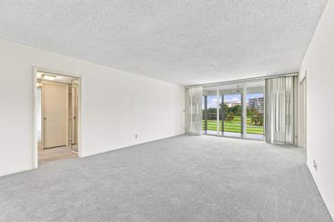 555 Oaks Lane #303, Pompano Beach FL - photo 13 of 51
