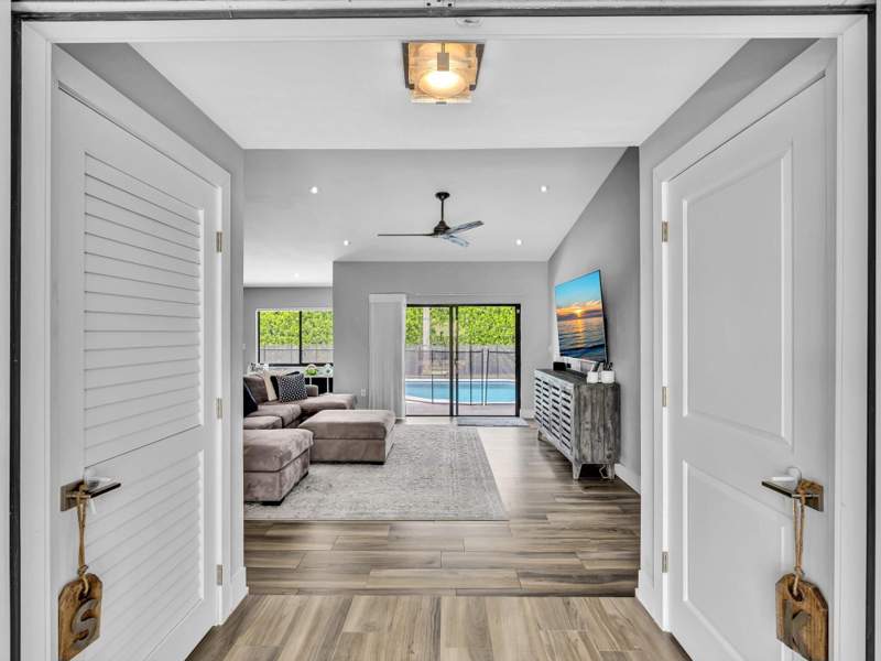 3 bedroom Single Family Residence at 1341 White Stone Way, Shenandoah Section Four, Davie — photo 2