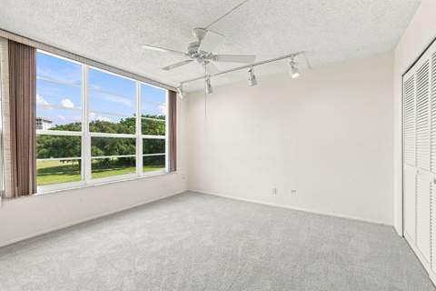 555 Oaks Lane #303, Pompano Beach FL - photo 15 of 51