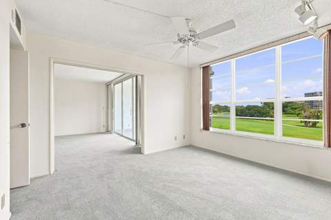 555 Oaks Lane #303, Pompano Beach FL - photo 16 of 51