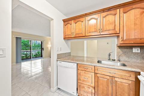 2753 S Oakland Forest Drive #102, Oakland Park FL - photo 15 of 49