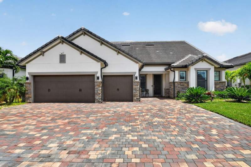 4 bedroom Single Family Residence at 8433 Vaulting Drive, Fields At Gulfstream Polo, Lake Worth — photo 4