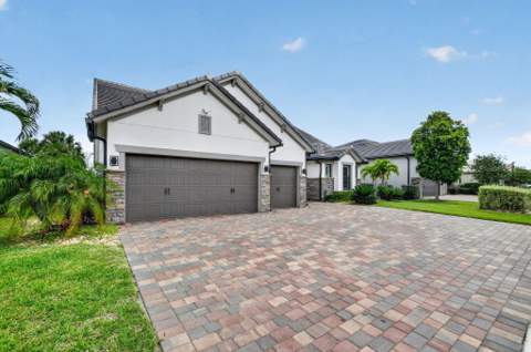 8433 Vaulting Drive, Lake Worth FL - photo 19 of 200