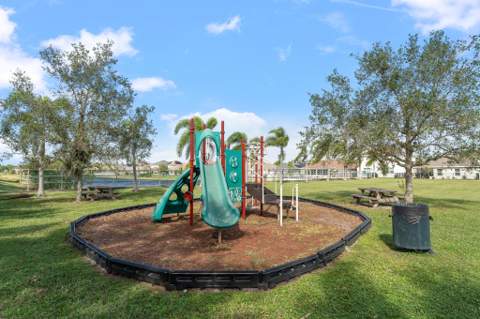 5565 NW Pine Trail Circle, Port St. Lucie FL - photo 10 of 34