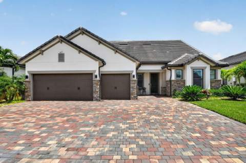 8433 Vaulting Drive, Lake Worth FL - photo 8 of 200