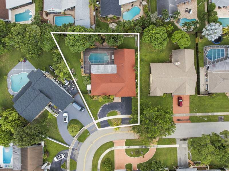 4 bedroom Single Family Residence at 1120 NW 77th Avenue, Marcano Estates, Plantation — photo 3