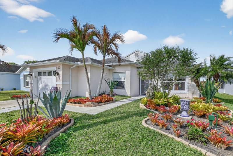 2 bedroom Single Family Residence at 6713 Alemendra Street, Spanish Lakes Fairways NE Phase, Fort Pierce — photo 2