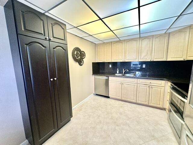 2 bedroom Condominium at 1049 Lincoln C, Century Village, Boca Raton — photo 4