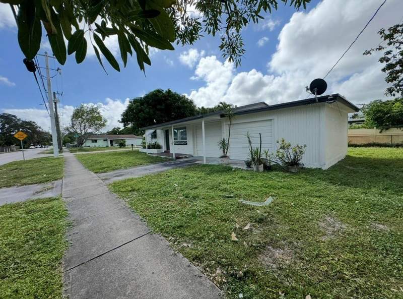 2 bedroom Single Family Residence at 6201 SW 19th Street, Welwyn Manor, Miramar — photo 4