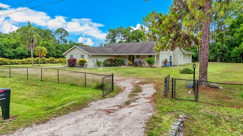 4 bedroom Single Family Residence at 15732 82nd Lane, The Acreage, The Acreage — photo 2