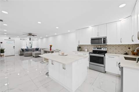 4010 Coral Springs Drive, Coral Springs FL - photo 6 of 25