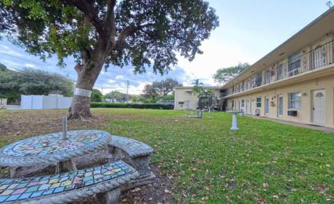 2621 Grant Street #10A, Hollywood FL - photo 12 of 14