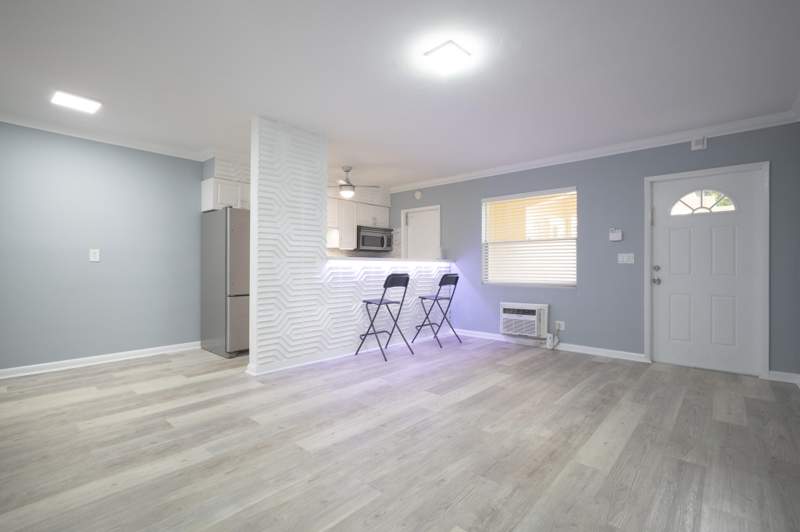 1 bedroom Condominium at 2621 Grant Street #10A, Crystal Court No 4 Condominium, Hollywood — photo 2