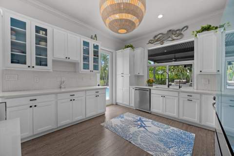 765 Lagoon Drive, North Palm Beach FL - photo 14 of 37