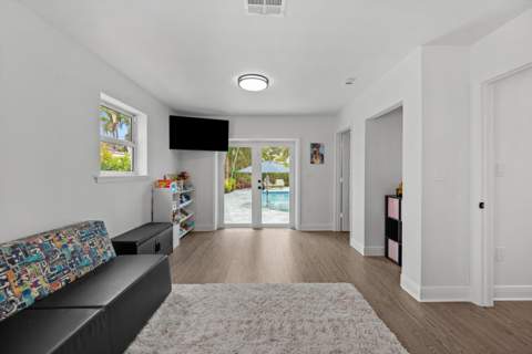 765 Lagoon Drive, North Palm Beach FL - photo 17 of 37