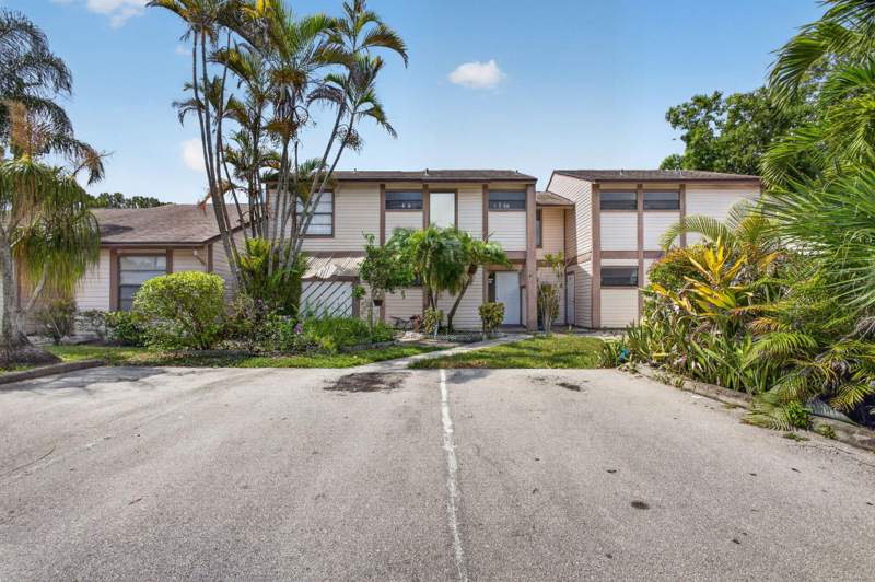 3 bedroom Condominium at 110 Sherwood Circle #4C, Jupiter Village Townhomes Condo, Jupiter — photo 2
