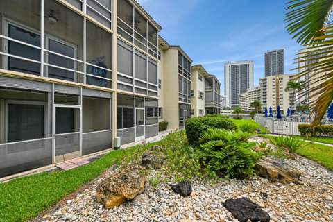 2600 Diana Drive #121, Hallandale Beach FL - photo 19 of 29