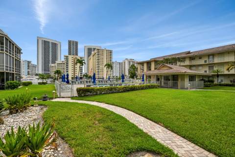 2600 Diana Drive #121, Hallandale Beach FL - photo 21 of 29
